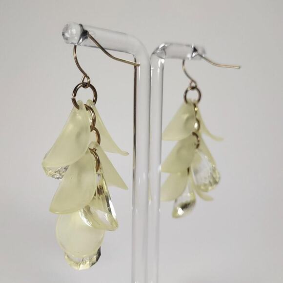 Light green acrylic petal dangle - Picture 3 of 6